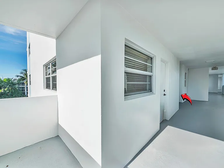 3051 NE 48th St #301 — Photo 35