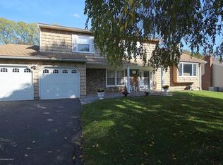 7 Stone Ln, Marlboro, NJ 07746