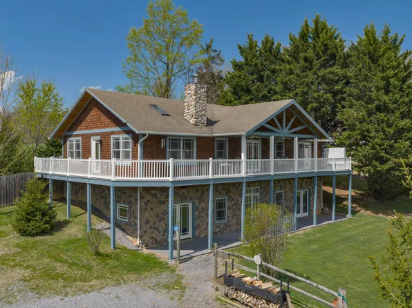 152 Birdsong Ln, Buena Vista, VA 24416