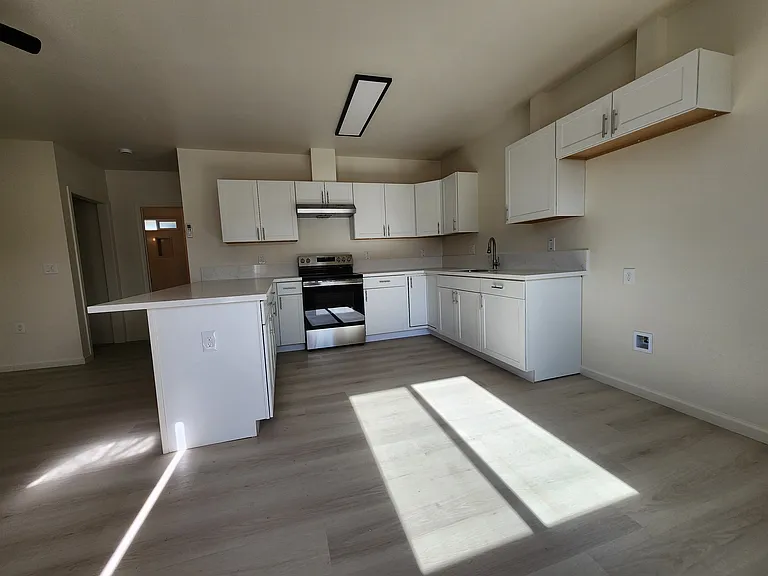 712 S Orange St — Photo 3