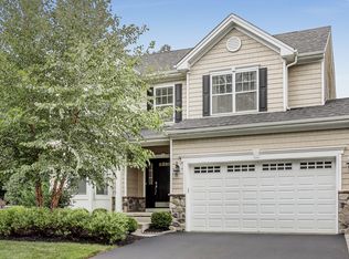 16 Unity Ct, Middletown, NJ 07748