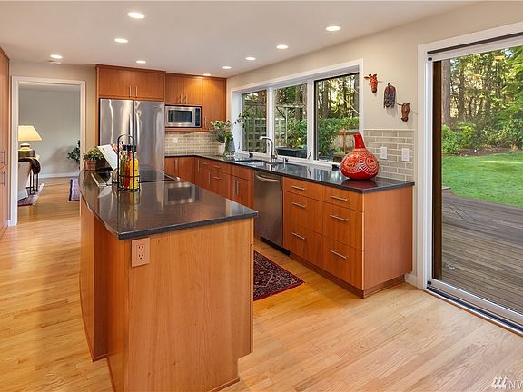 5th image of 8820 SE 72nd Pl