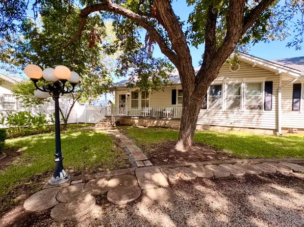 200 N Bordon St, Lorena, TX 76655