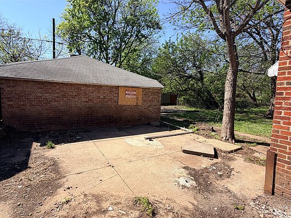 4th image of 811 S Tyler St