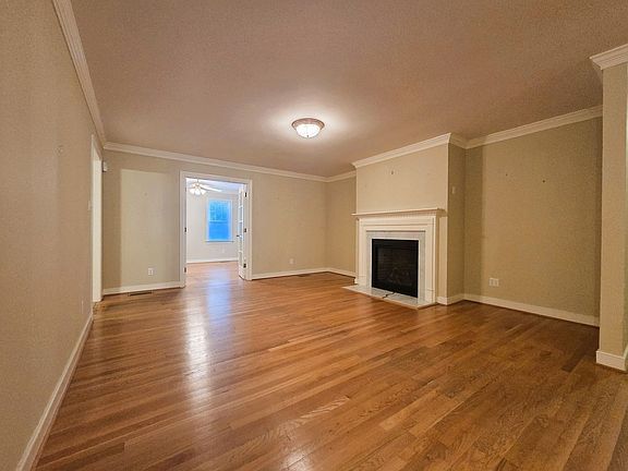 4th image of 4206 Tweedsmuir Rd