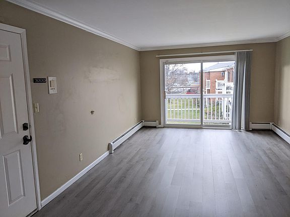 3rd image of 2420 Parmenter Blvd APT 211
