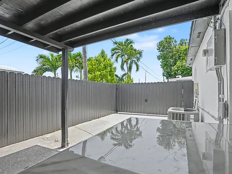 331 W 40th Pl — Photo 20