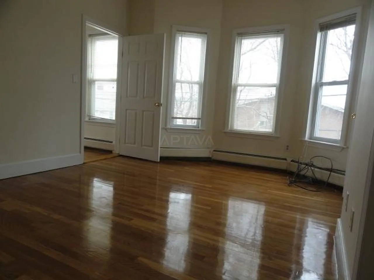 3 bed, $5,900 — Photo 3
