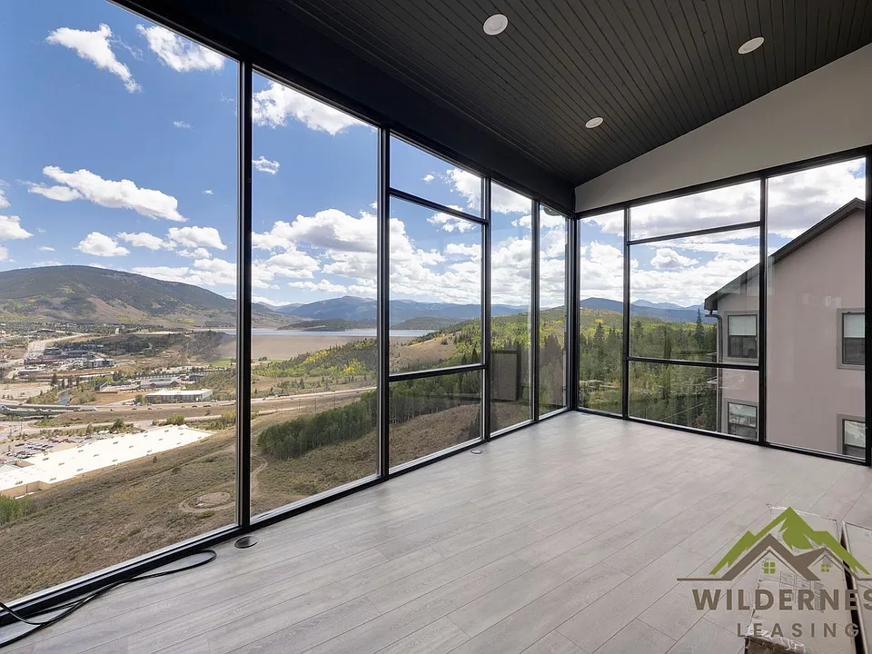 348 Lake View Dr