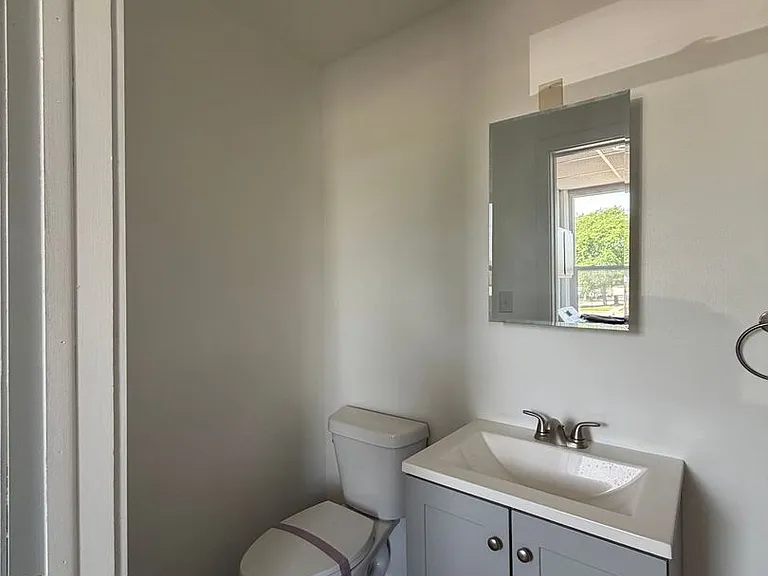113 E Milwaukee St — Photo 28