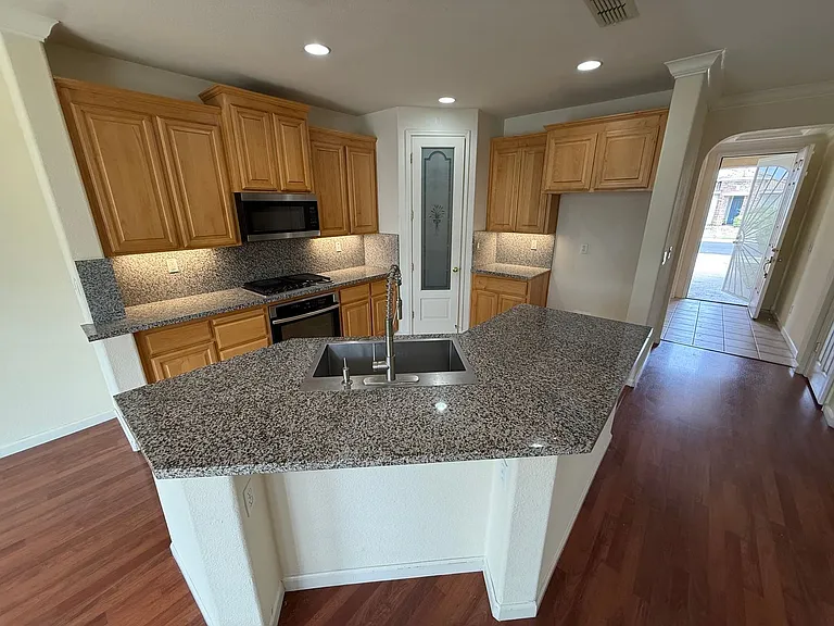 4724 Millner Way — Photo 4