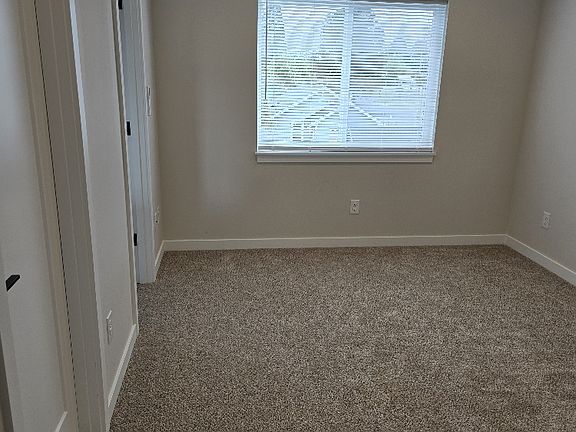 5th image of 3347 Sawyer St