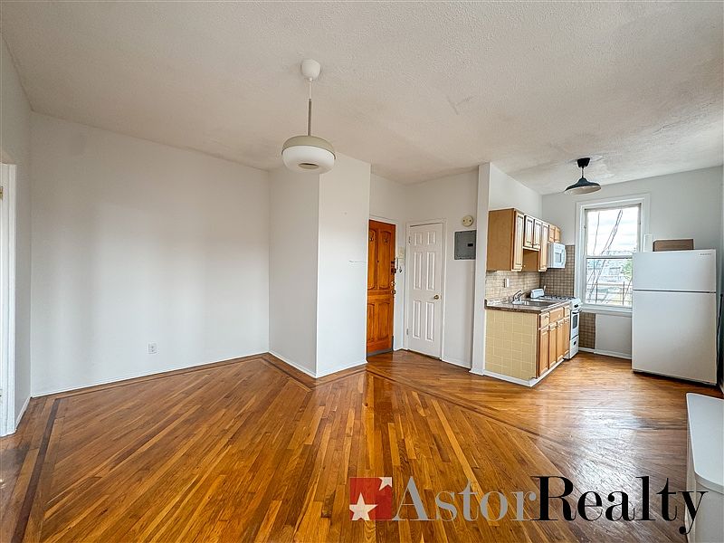 1st image of 3607 32nd St APT 3R