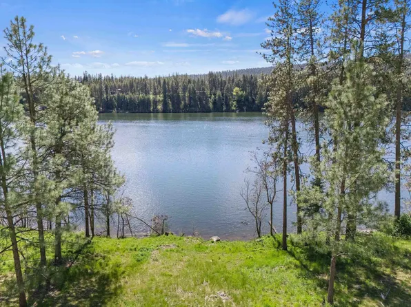5 Shoreline Way, Nine Mile Falls, WA 99026
