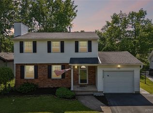 215 Brockmoore Dr, East Amherst, NY 14051