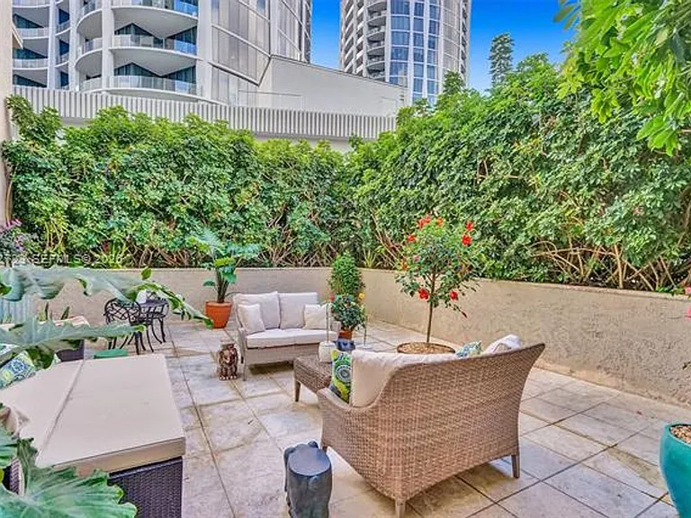 3400 SW 27th Ave #206 — Photo 20