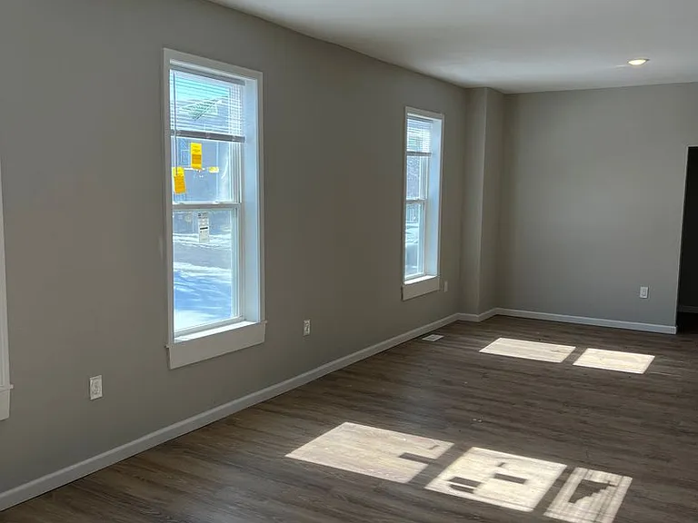 1211 College Ave — Photo 2