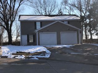 2306 Live Oak Ln, Columbia, MO 65202