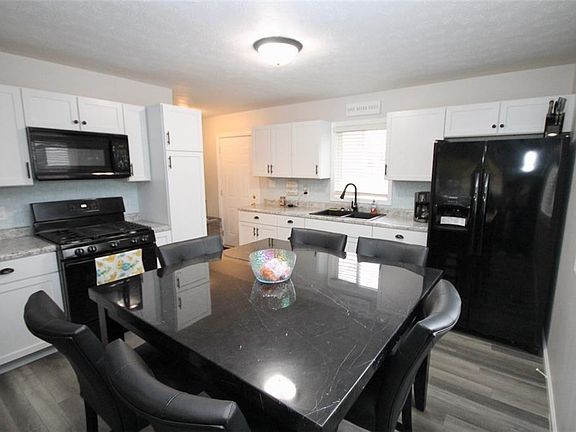 5th image of 3444 Davis Dr