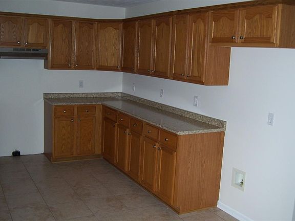 4th image of 384 Meadowbrook Dr