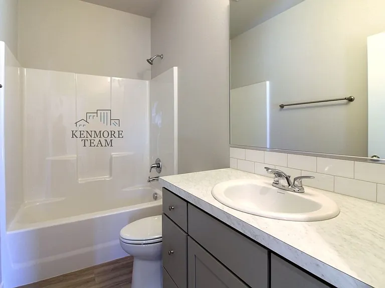 5533 Remington Dr — Photo 9