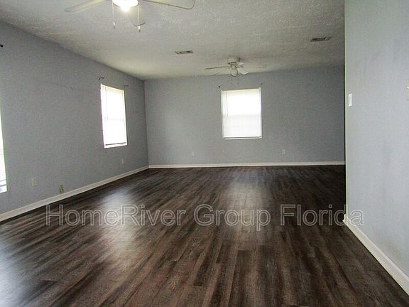 3rd image of 554 E Johnson Ave