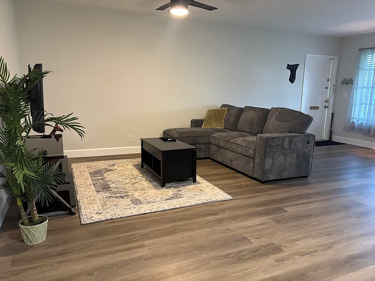 211 Country Ln #C — Photo 10