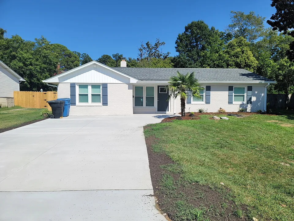 512 W Farmington Rd