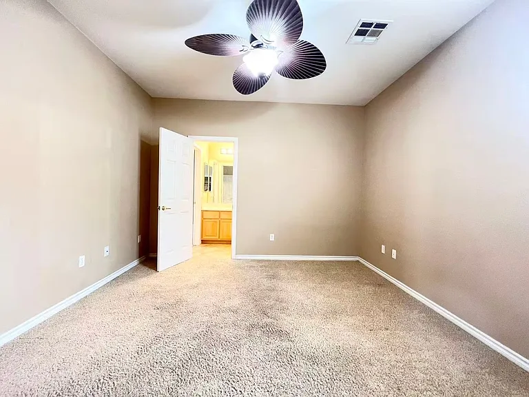 674 Fynn Valley Dr — Photo 16