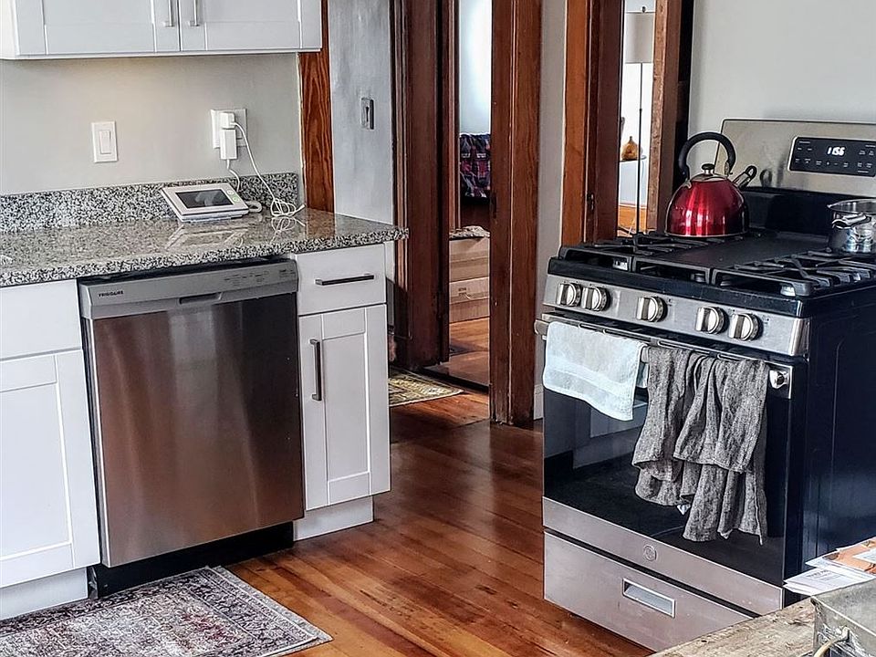 10-12 Mortimer Pl. #1 Somerville Shared Unit Photo 2