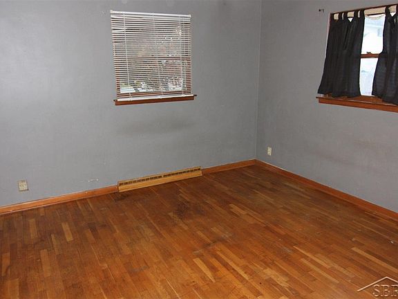 2nd image of 423 Yale St