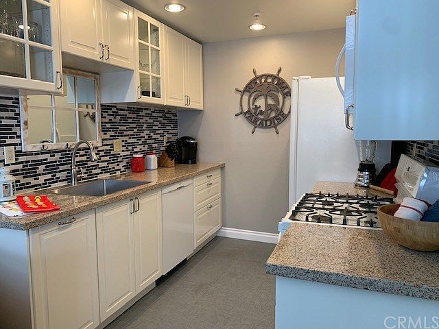 1st image of 565 Esplanade Unit 411