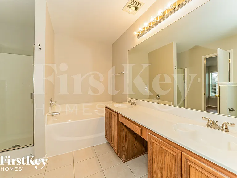 207 Amherst Dr — Photo 10