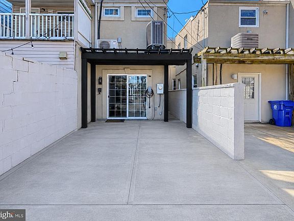 3rd image of 3208 Elliott St