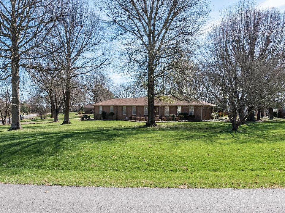 1st image of 601 Carolyn Ln