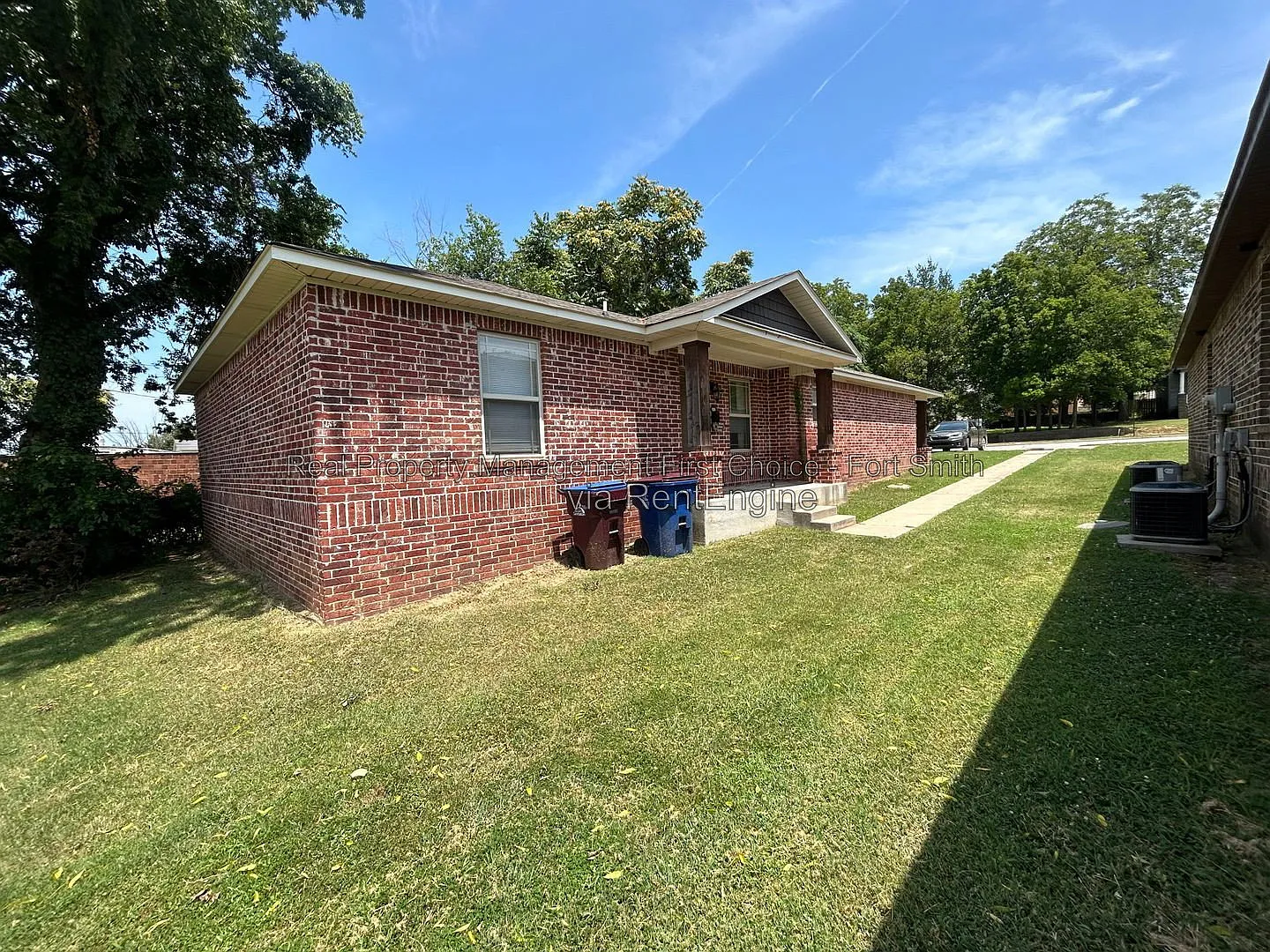 2 bed, 2.0 bath, 900 sqft, $900 — Photo 2