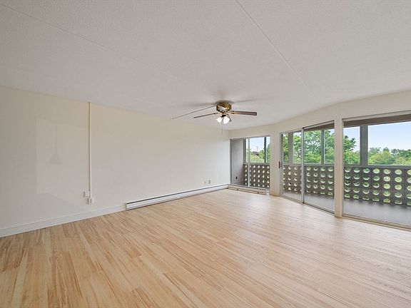 2nd image of 53 Melrose St APT 5H