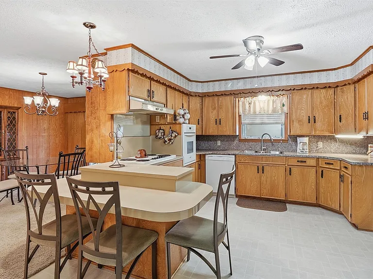 1335 Kathy Ave — Photo 11