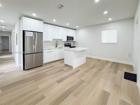 5th image of 1558 NW 71st St