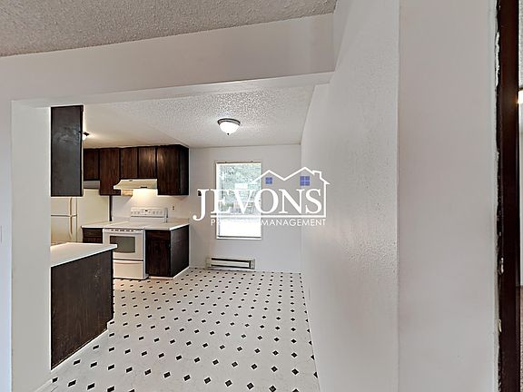 4th image of 2422 S I St