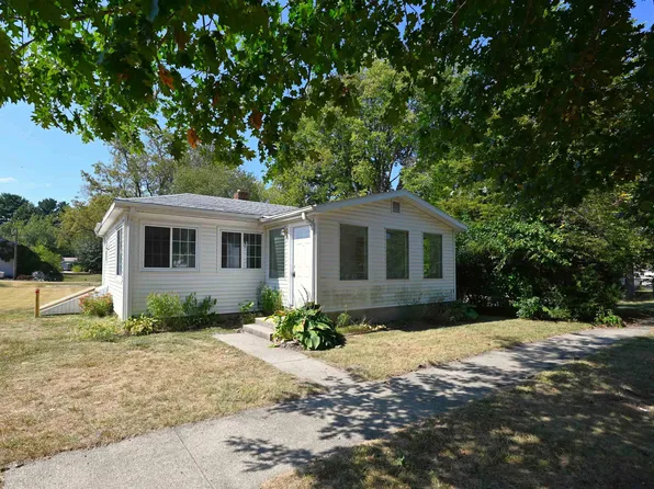 811 N Market St, Winamac, IN 46996