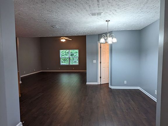 3rd image of 4930 Laura Jeanne Blvd
