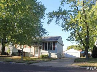 1352 Georgeanne Dr, Pekin, IL 61554