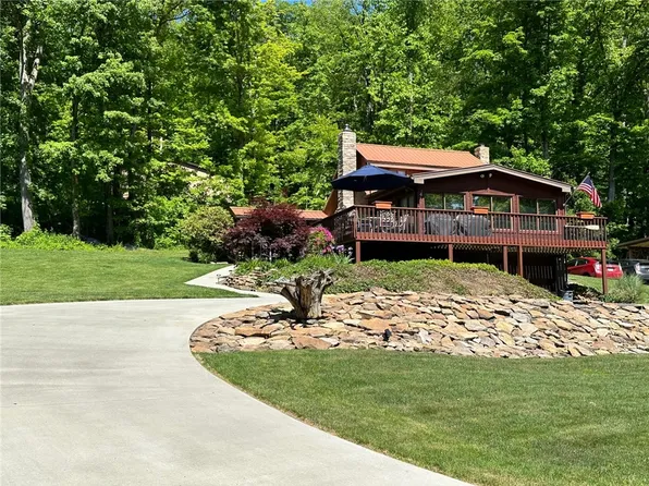 1012 Newberry Rd, Addison, PA 15411