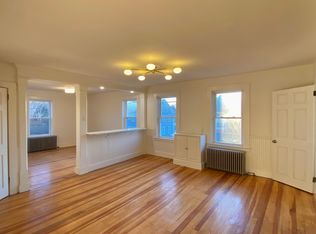 25 Bourne St #2, Bristol, RI 02809