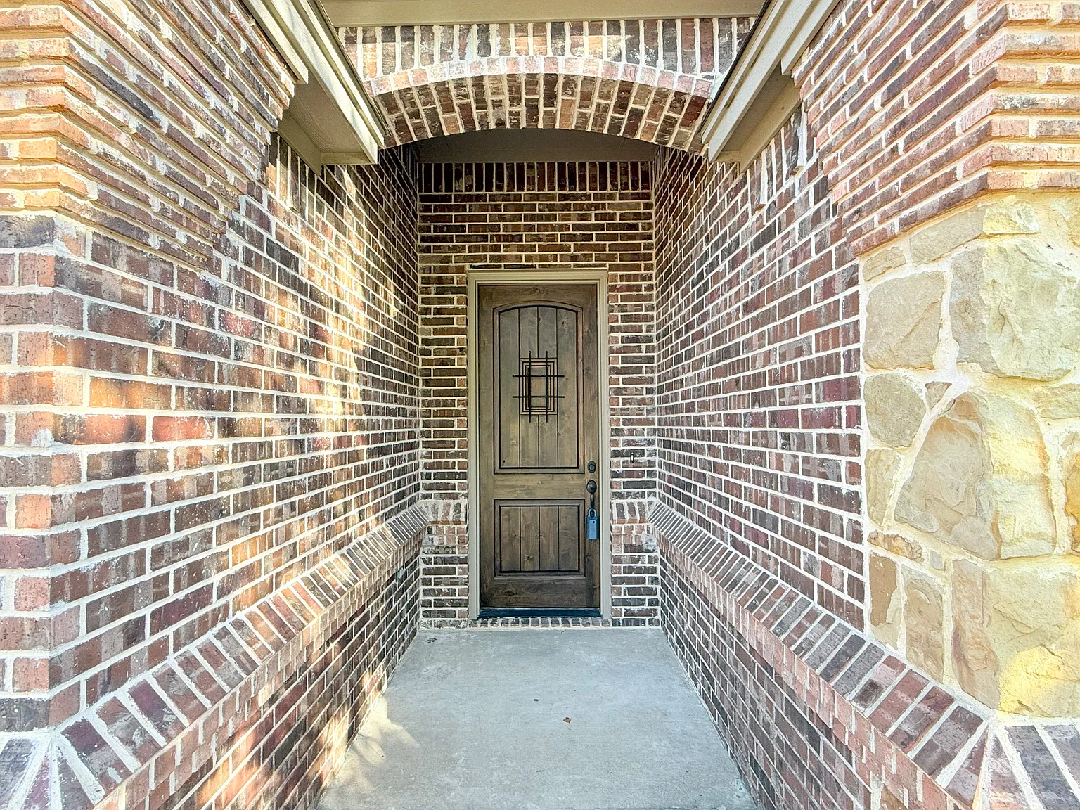 3 bed, 1800 sqft, $2,400 — Photo 2
