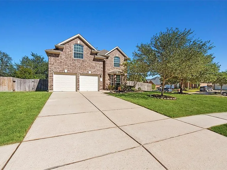16026 Rustlers Trail Ln — Photo 1
