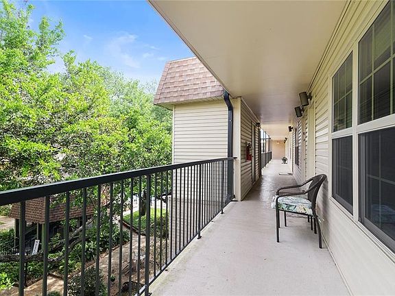 4th image of 2724 Whitney Pl APT 330