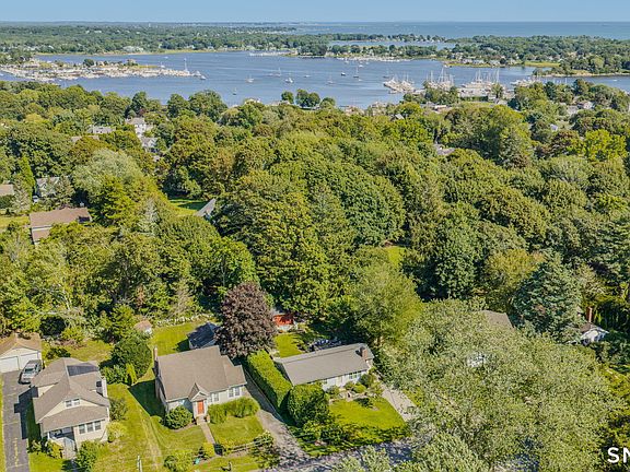 4th image of 182 Ocean View Ave