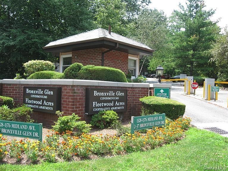 1st image of 35 Bronxville Glen Dr #11